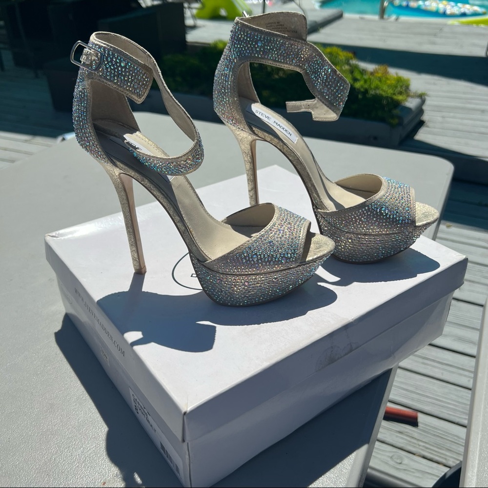 Steve Madden Heels Size 8. VERY GENTLY WORN ONCE.